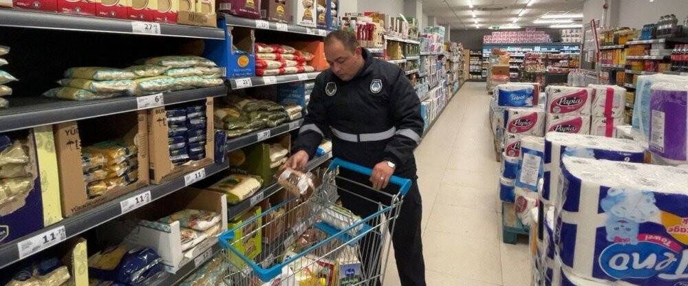 Zabıta ekipleri marketlere göz açtırmıyor