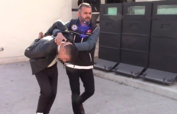 Konya'da polise ateş edip kaçan araçtan 9 kilo uyuşturucu çıktı