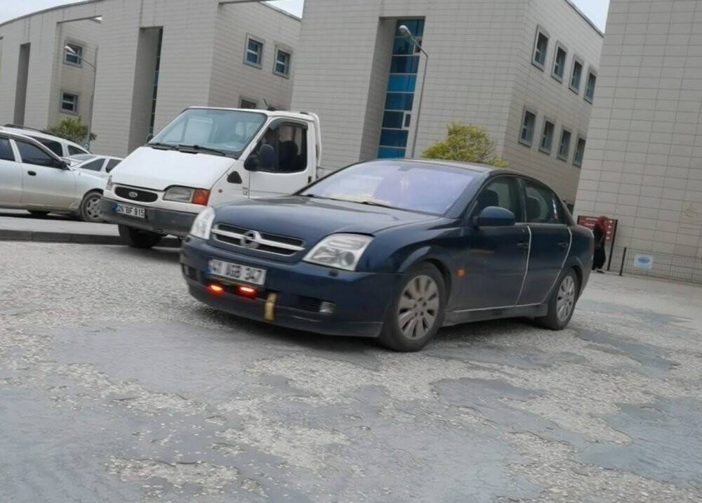 Çakarlı araç sürücüsüne cezai işlem