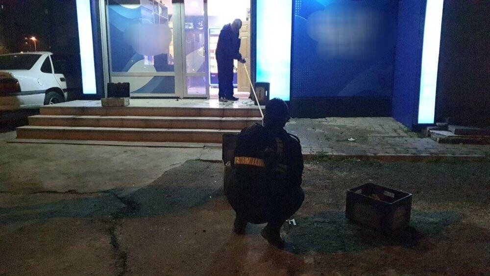 Önüne çıkan iş yerlerine kurşun yağdırdı