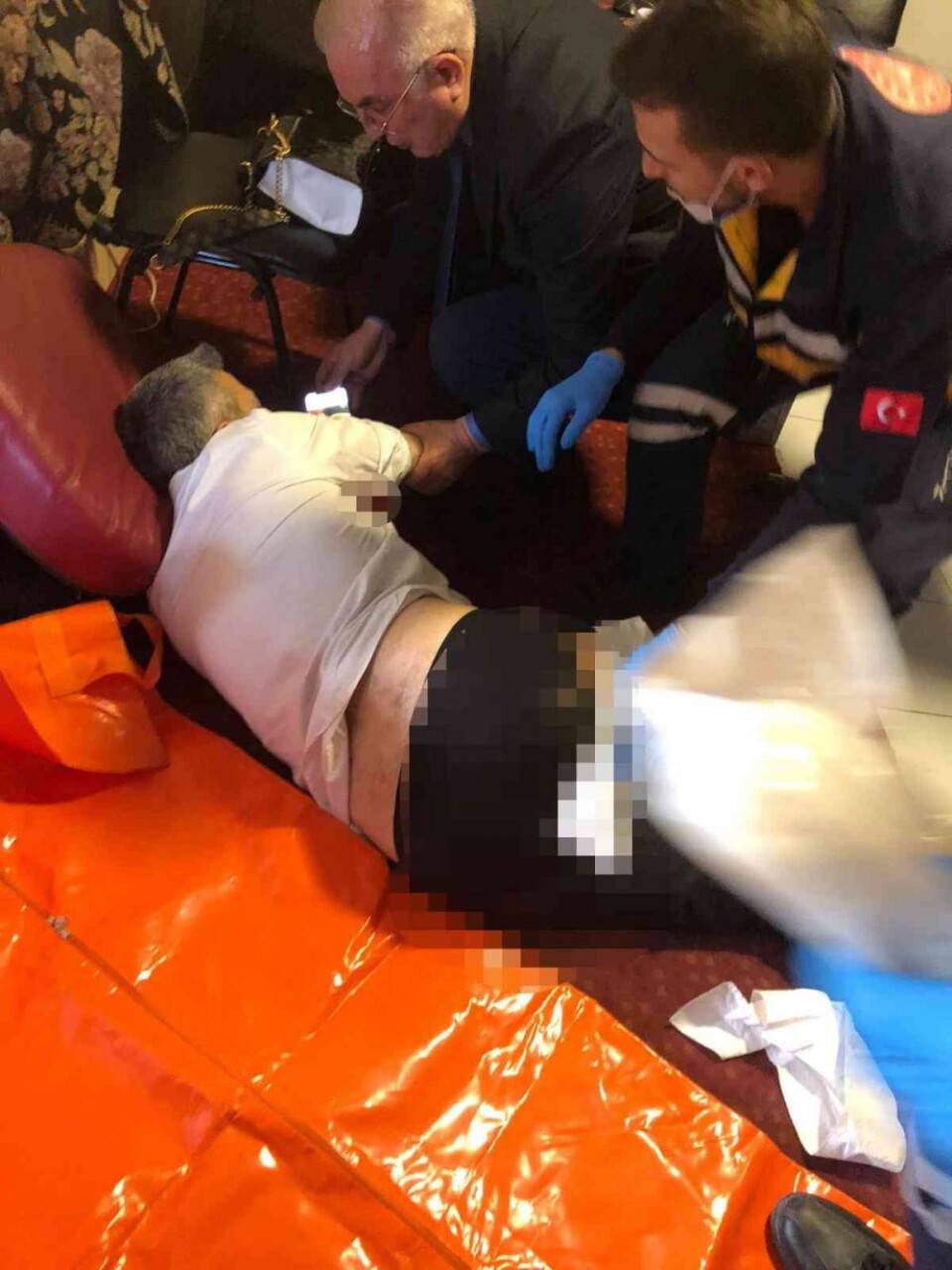 Yenilik Partisi Genel Başkanı Öztürk Yılmaz ofisinde bıçaklı saldırıya uğradı.