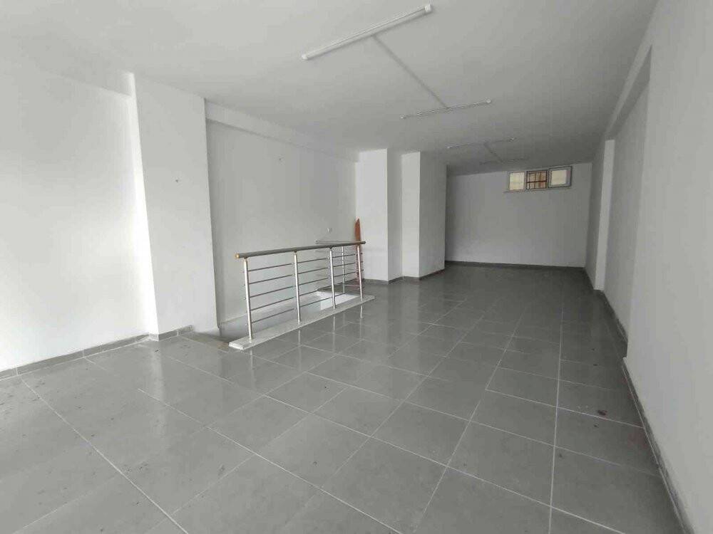 Yüksek kira fiyatları dükkanları boş bıraktı