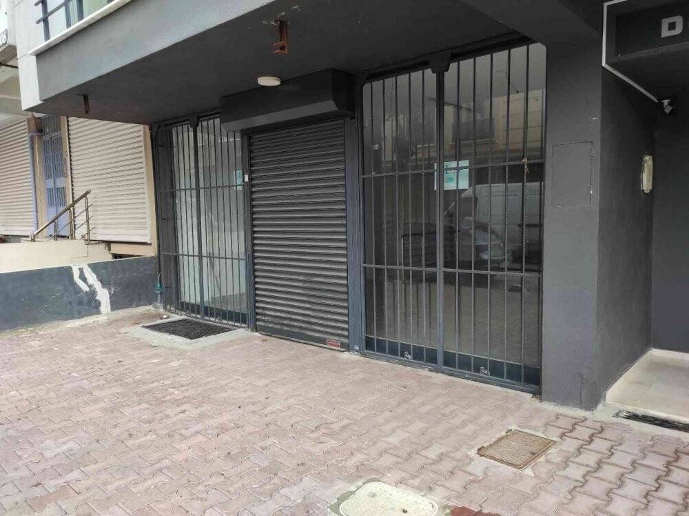 Yüksek kira fiyatları dükkanları boş bıraktı