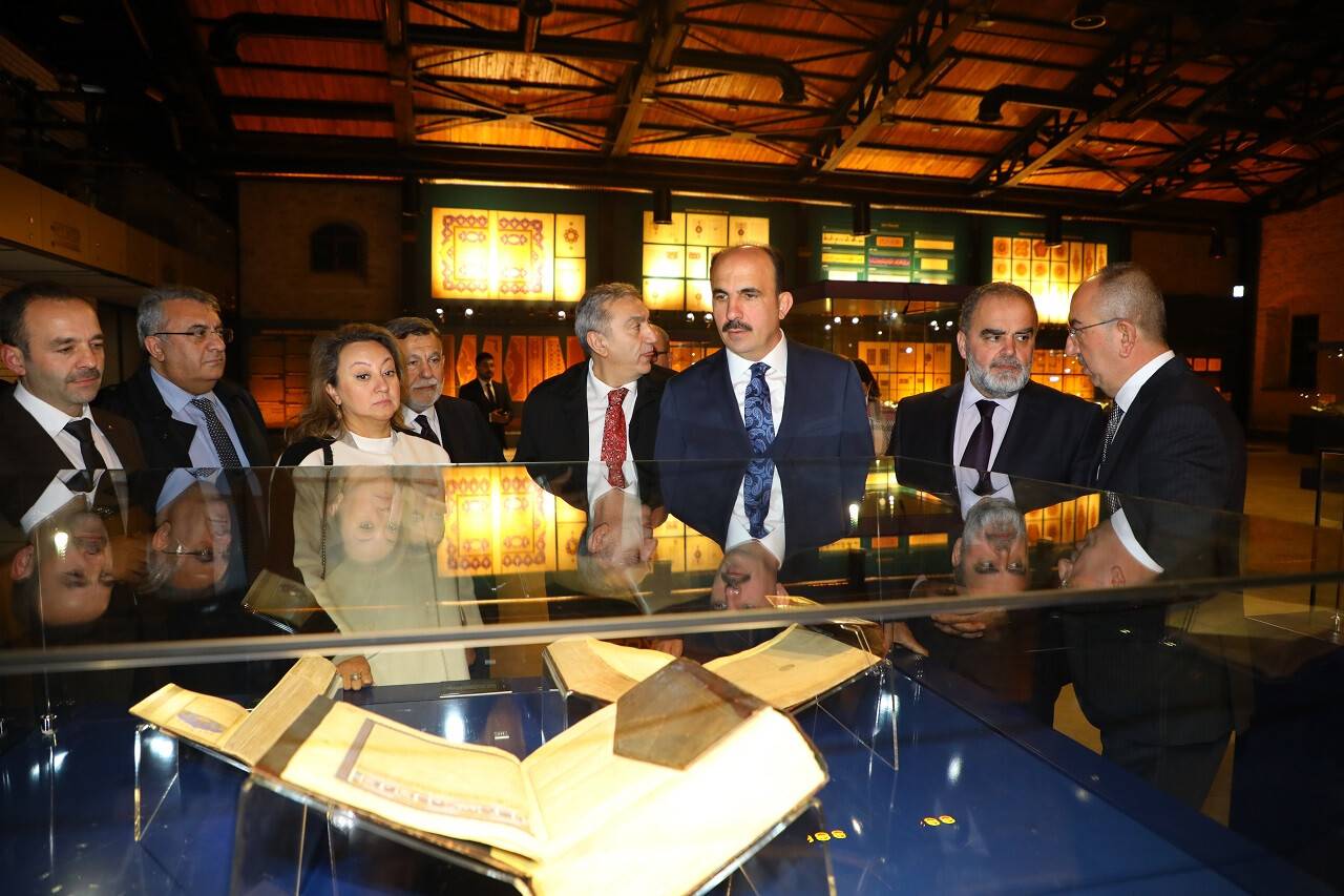 aa-20221207-29675145-29675142-kultur-ve-turizm-bakan-yardimcisi-yavuz-konyada-sergi-ziyaretinde-bulundu-1.jpg