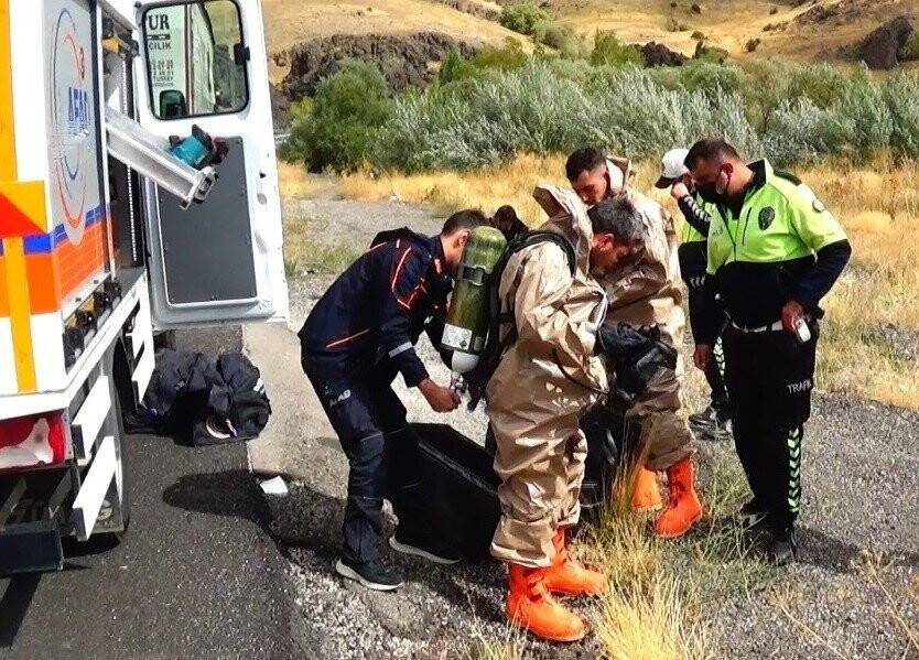 AFAD ekiplerinden kimyasal sızıntı yaşanan tıra müdahale