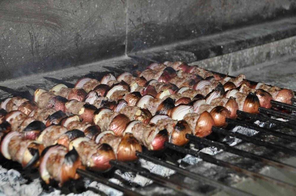 Kış mevsiminin vitamin deposu soğan kebabı