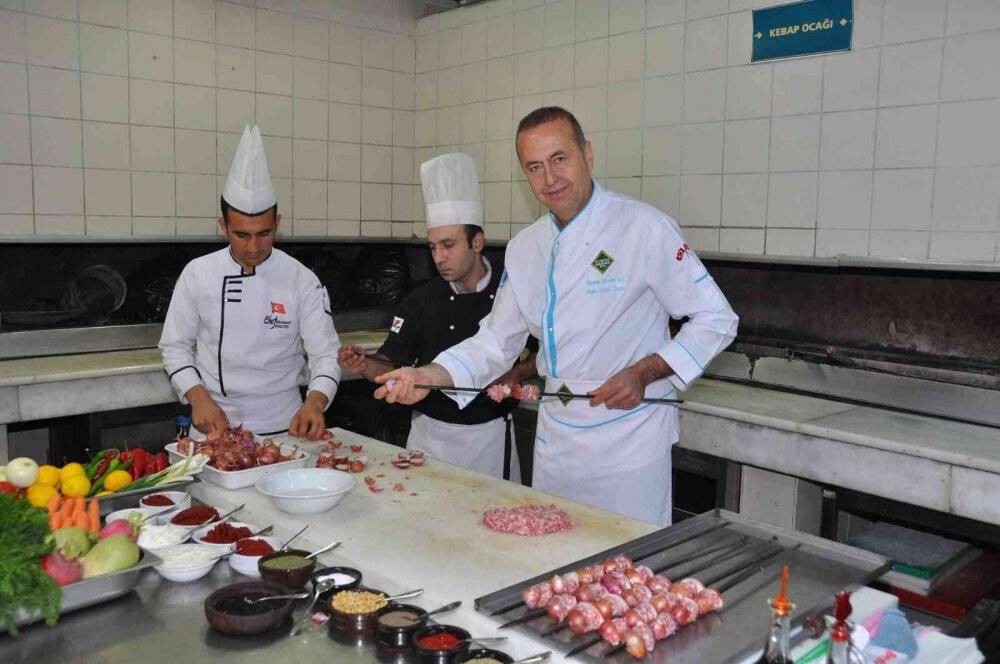 Kış mevsiminin vitamin deposu soğan kebabı