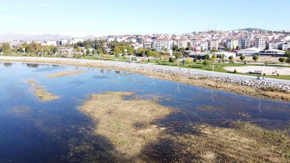 Beyşehir Gölü ismini aldığı Beyşehir’den uzaklaşıyor