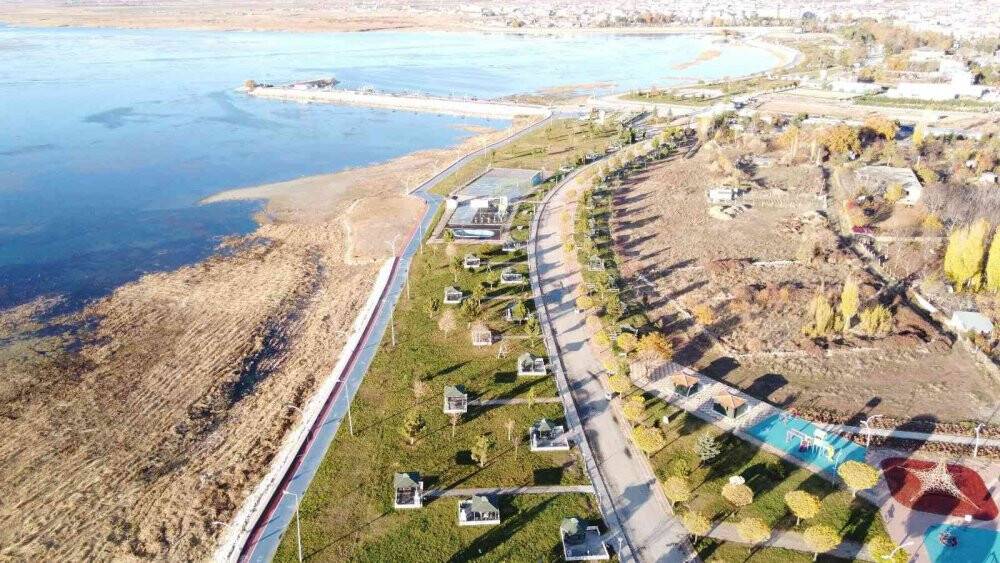 Beyşehir Gölü ismini aldığı Beyşehir’den uzaklaşıyor