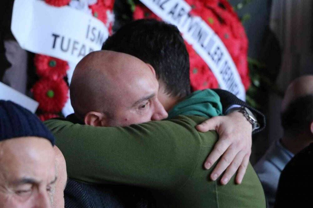 Üzerine kale direği düşen minik Yiğit gözyaşları içerisinde son yolculuğuna uğurlandı