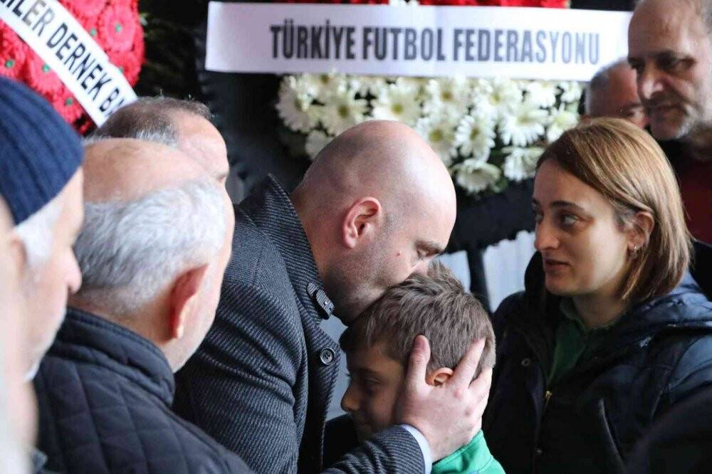 Üzerine kale direği düşen minik Yiğit gözyaşları içerisinde son yolculuğuna uğurlandı