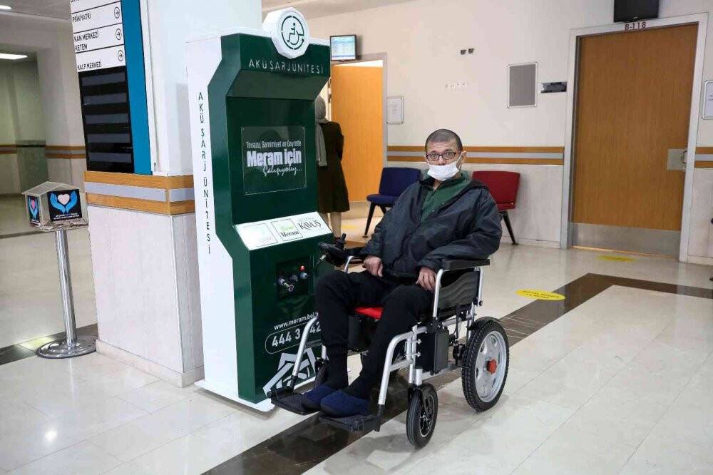 Toplu ulaşım araçlarını kullanmakta zorlanan tekerlekli sandalyeli engelli bireylere Engelli Nakil Aracı"