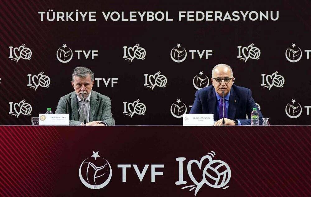 Üstündağ: "Biz artık seyirci sayımız ile futbol sahalarına talibiz”