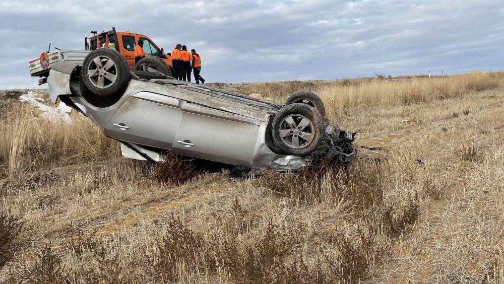 Kulu'da karşı şeride geçen araç takla attı: 1 yaralı