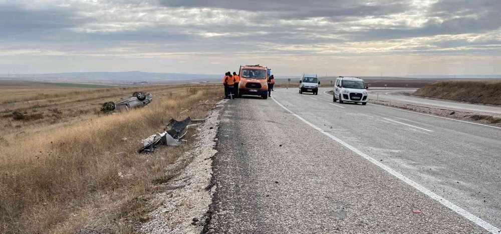 Kulu'da karşı şeride geçen araç takla attı: 1 yaralı