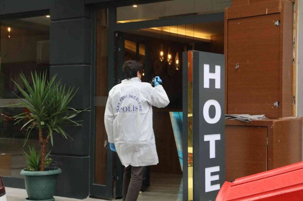 Otel odasında ölü bulundu