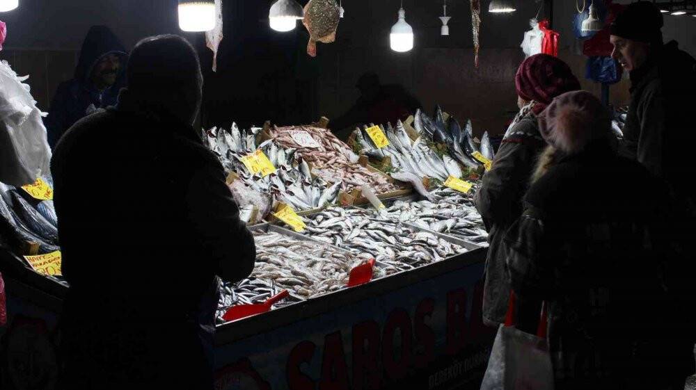 Soğuk havayla birlikte balığa ilgi arttı