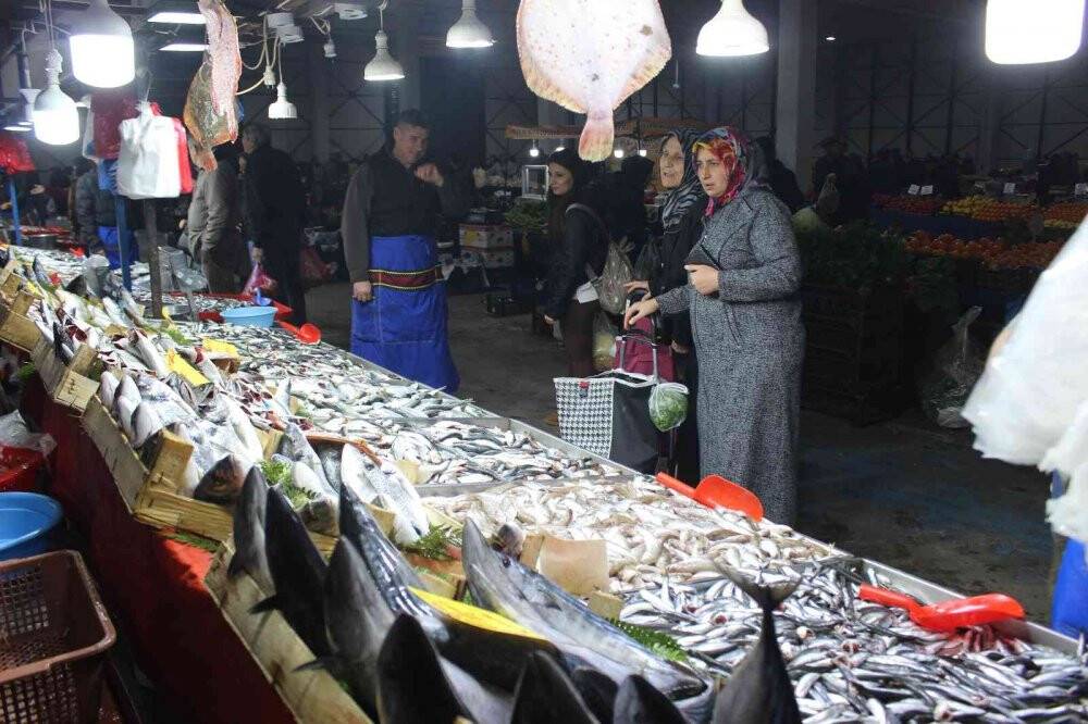 Soğuk havayla birlikte balığa ilgi arttı