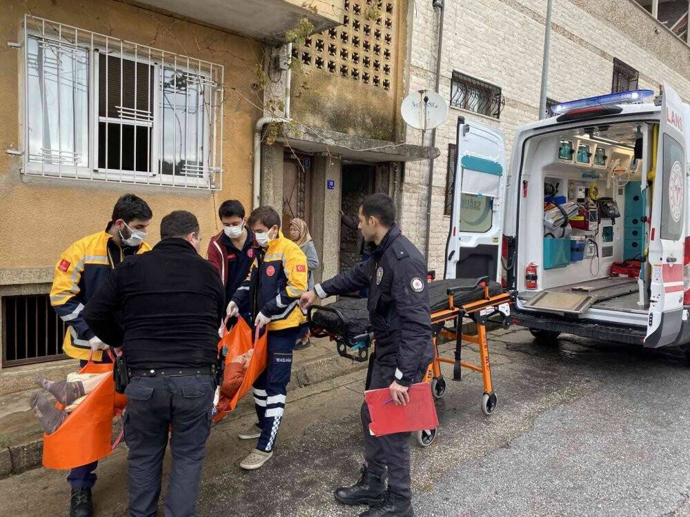 Yaşlı kadının imdadına itfaiye ekipleri yetişti