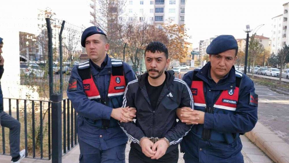 Cezaevi firarisi Aksaray-Konya Kara Yolu'nda otobüste yakalandı