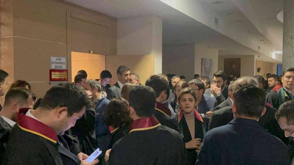 Ekrem İmamoğlu'na 2 yıl 7 ay 15 gün hapis cezası