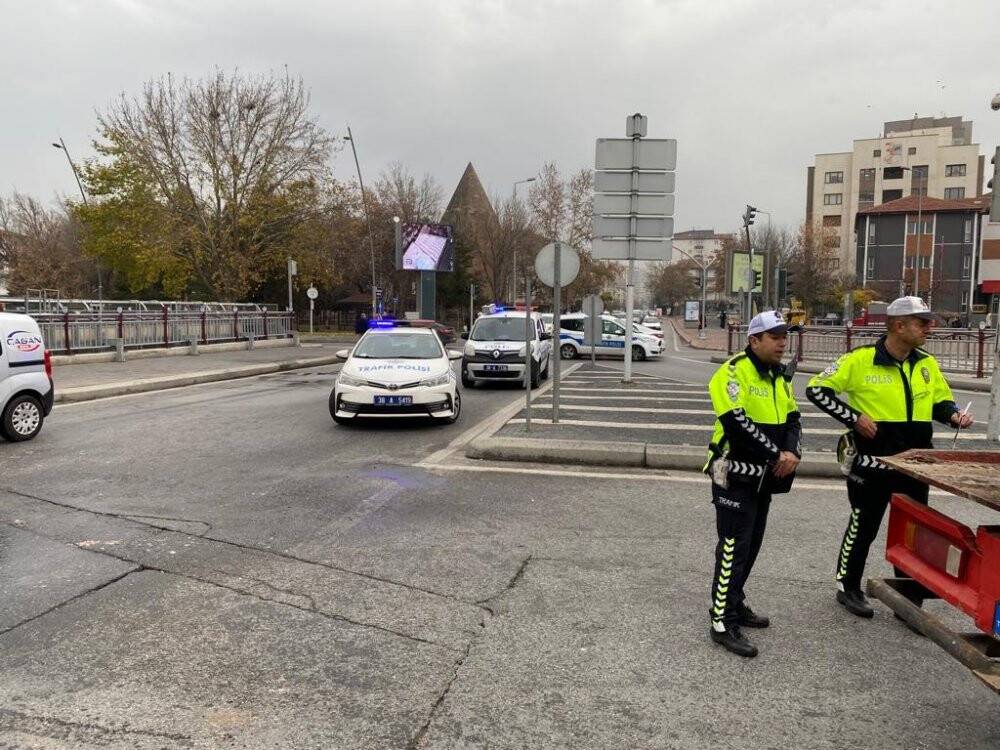 Kırmızı ışıkta geçti, kazaya sebep oldu: 5 yaralı