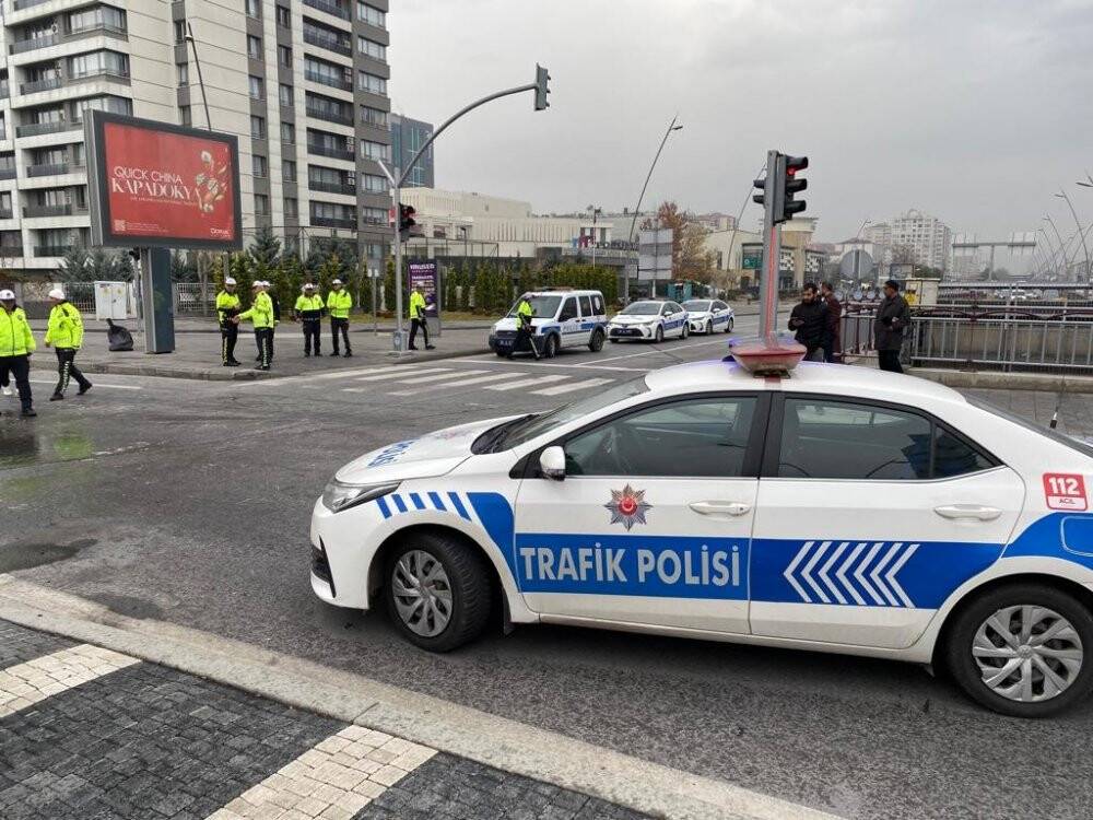 Kırmızı ışıkta geçti, kazaya sebep oldu: 5 yaralı