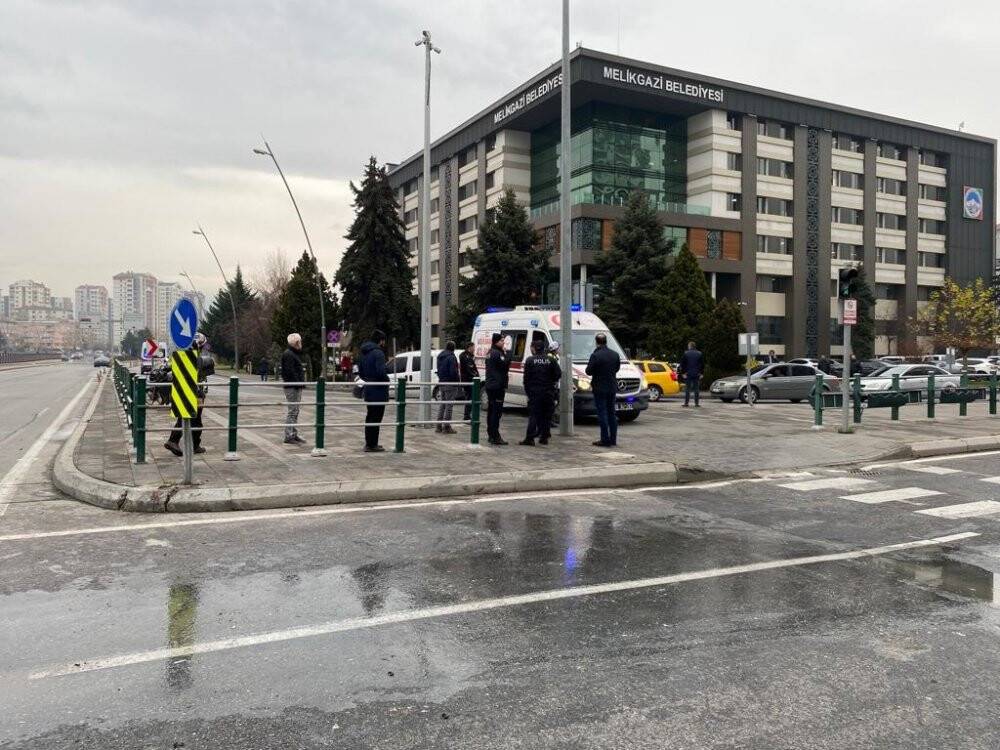 Kırmızı ışıkta geçti, kazaya sebep oldu: 5 yaralı