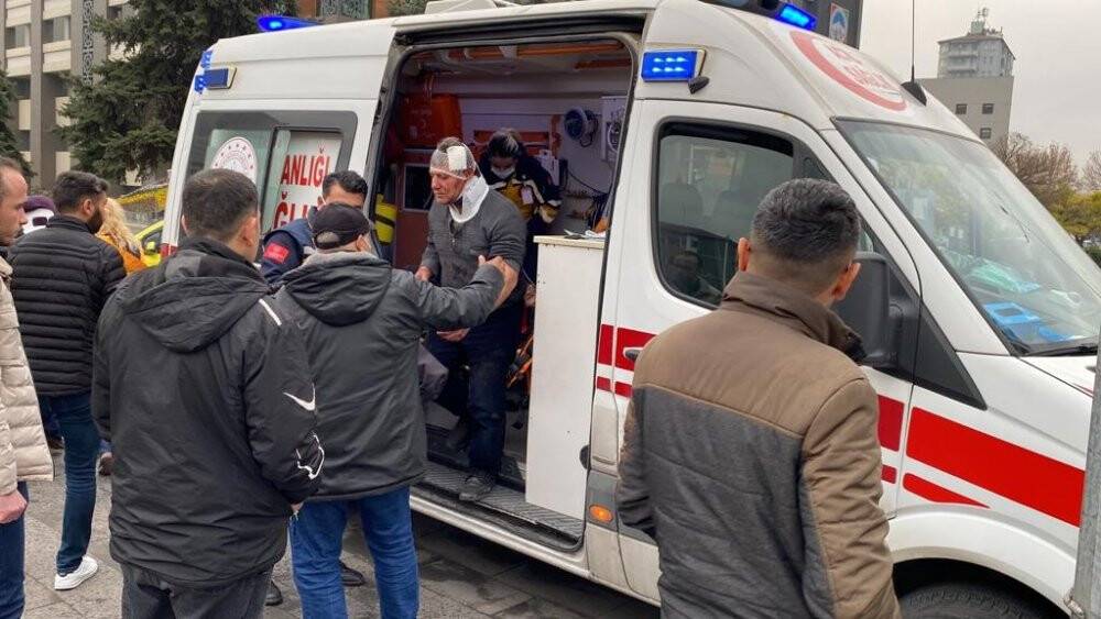 Kırmızı ışıkta geçti, kazaya sebep oldu: 5 yaralı