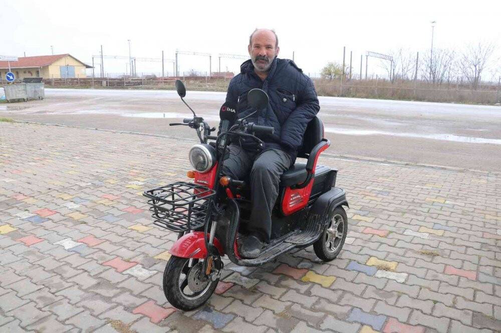 Vicdansız hırsız engelli vatandaşın akülü arabasını çaldı