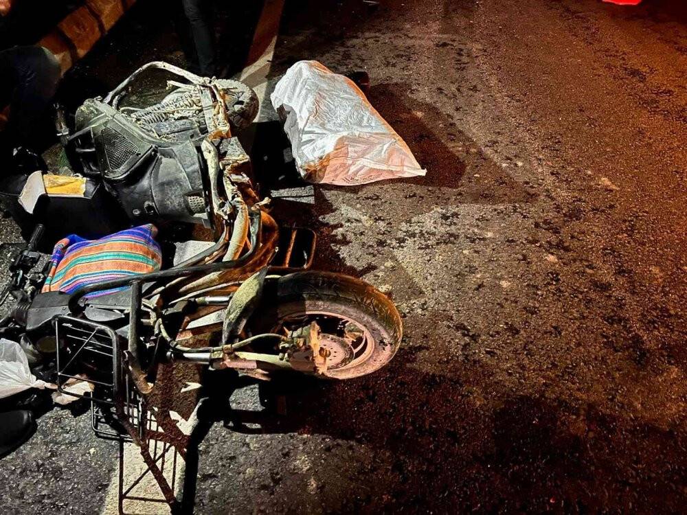 Elektrikli motosiklet süren kadının bacağı koptu