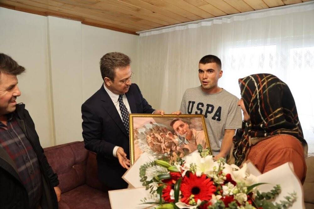 Gazi Piyade Teğmen Burak Köksal'a moral ziyareti