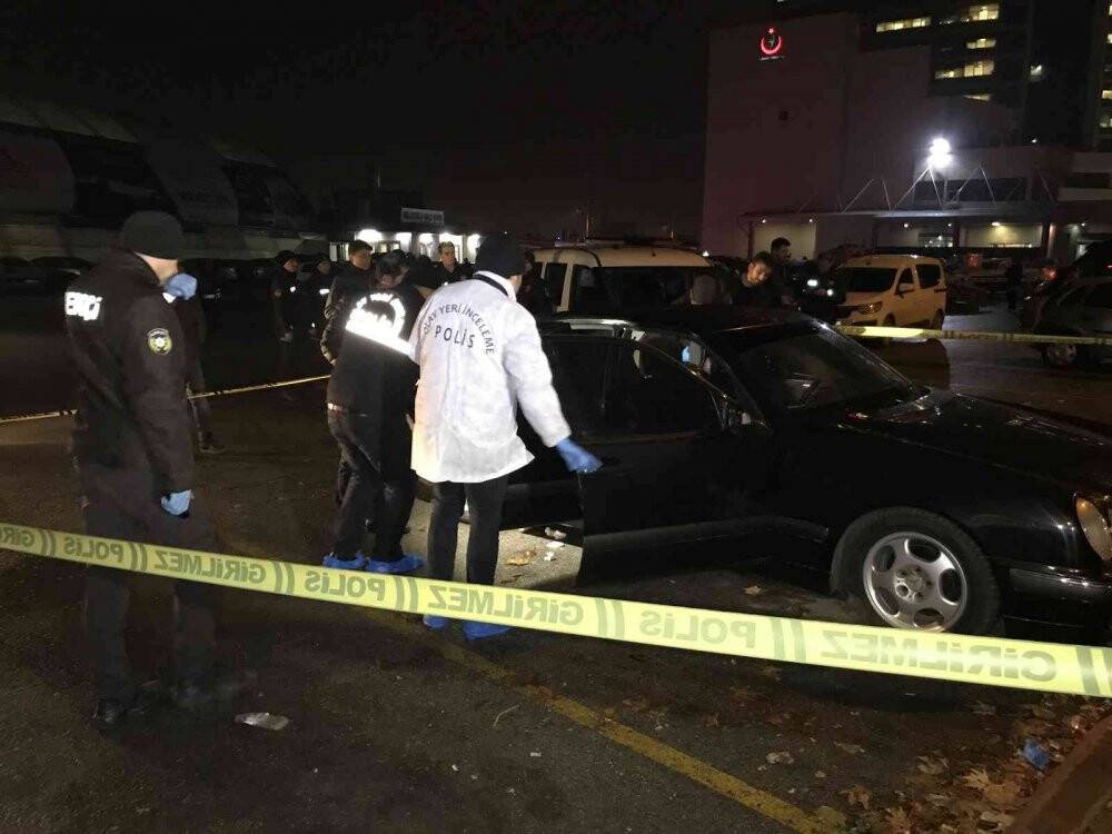 Otoparktaki araçta ölü olarak bulundu