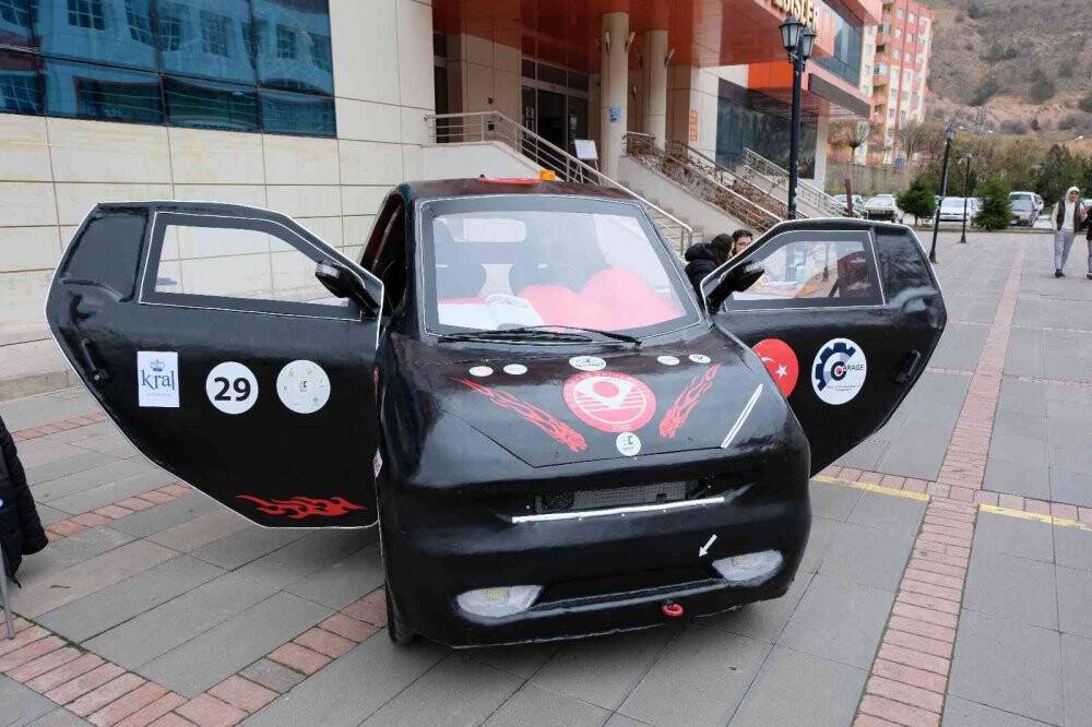 Üniversite öğrencileri 120 km hıza ulaşabilen elektrikli araç yaptı