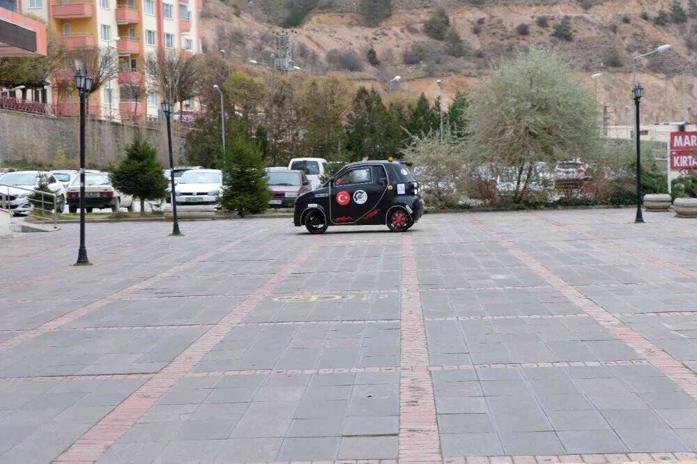 Üniversite öğrencileri 120 km hıza ulaşabilen elektrikli araç yaptı