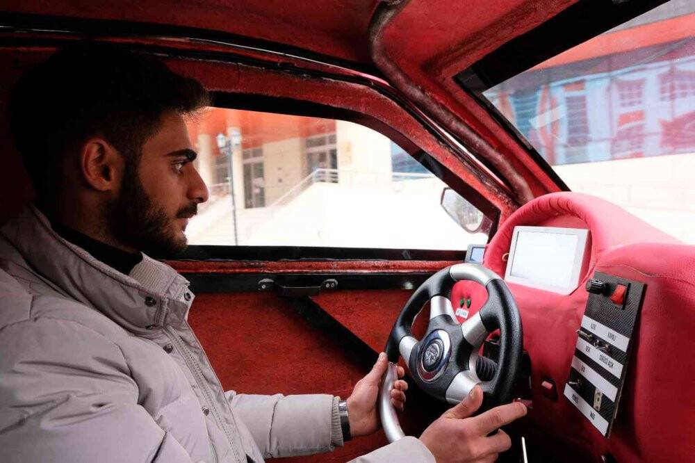 Üniversite öğrencileri 120 km hıza ulaşabilen elektrikli araç yaptı