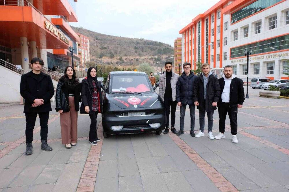 Üniversite öğrencileri 120 km hıza ulaşabilen elektrikli araç yaptı