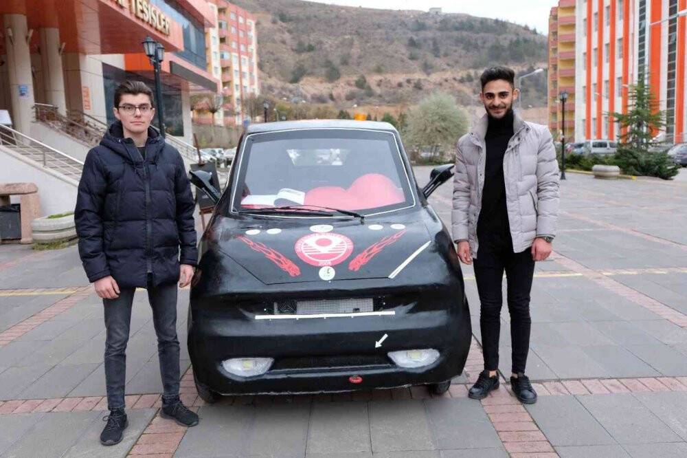 Üniversite öğrencileri 120 km hıza ulaşabilen elektrikli araç yaptı