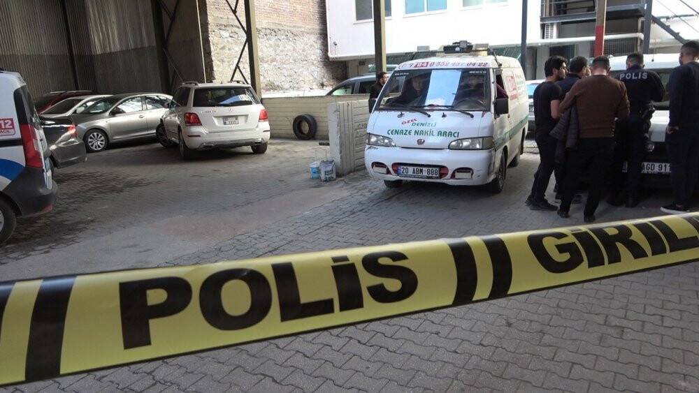 7. kattan aracın üzerine düşen kadın hayatını kaybetti