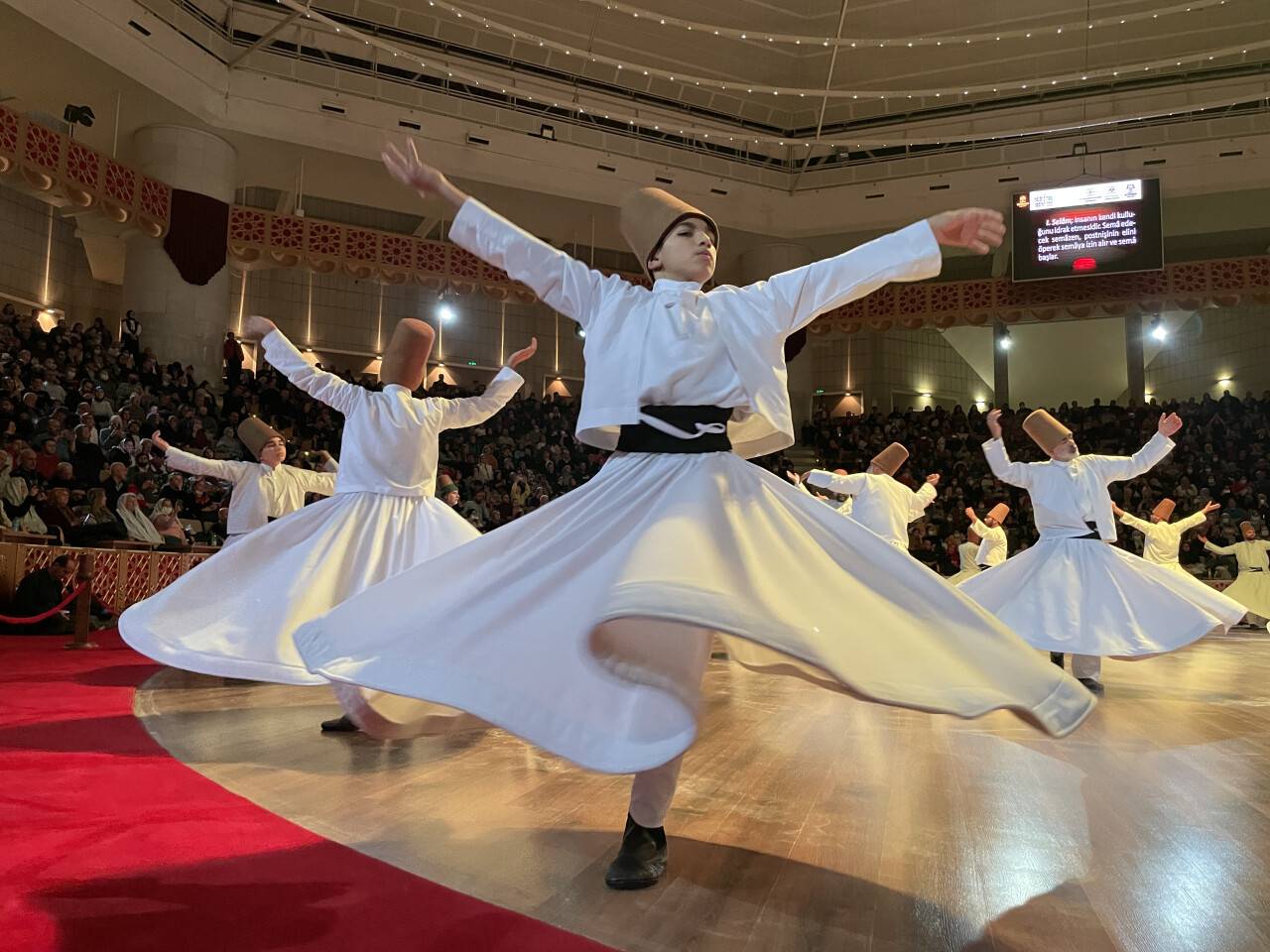 aa-20221216-29752730-29752727-uluslararasi-torenlerde-yer-alan-kucuk-semazenler-semayla-mevlanayi-aniyor.jpg