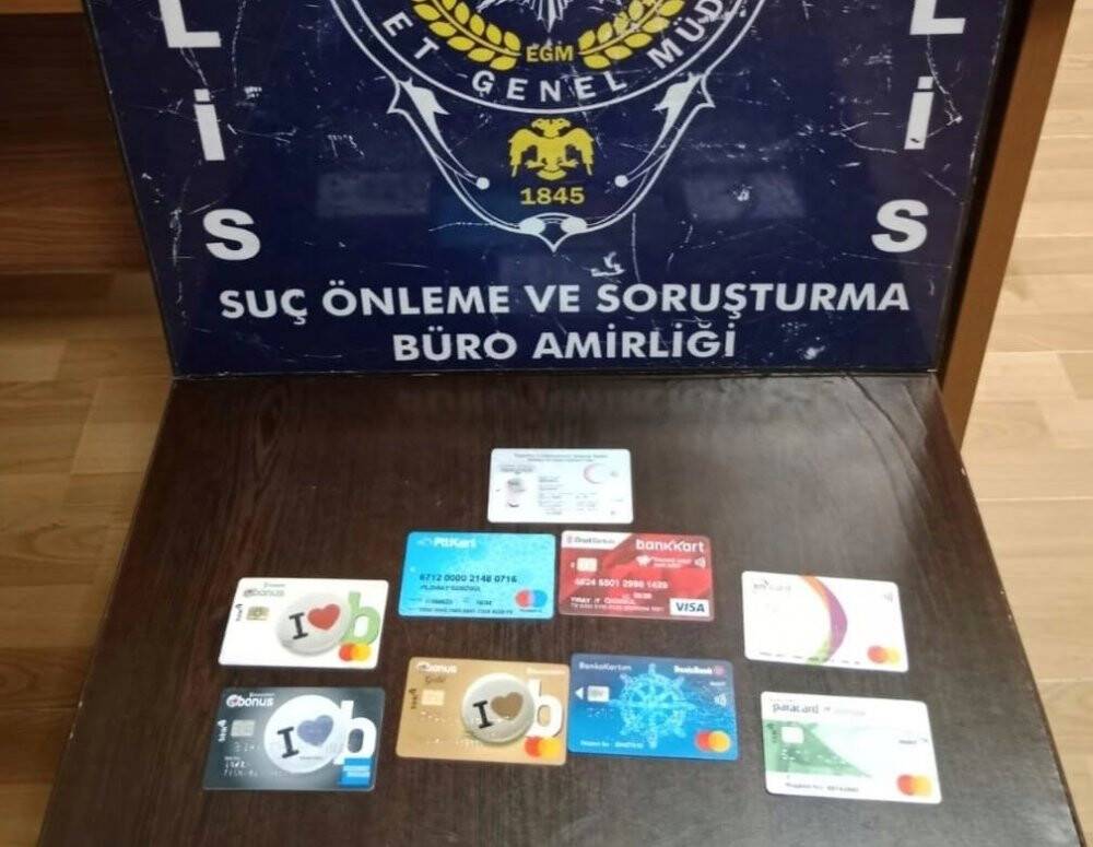 Çalıntı kartlarla yakalanan zanlı tutuklandı