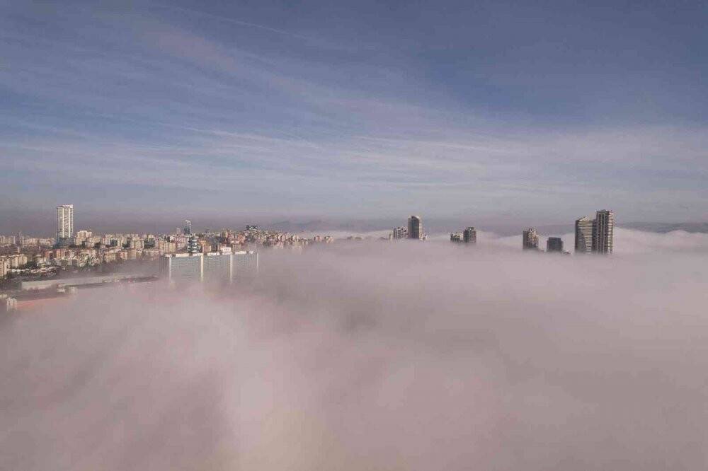 Ankara'da karpostallık manzaralar oluşturan sis  görüntülendi