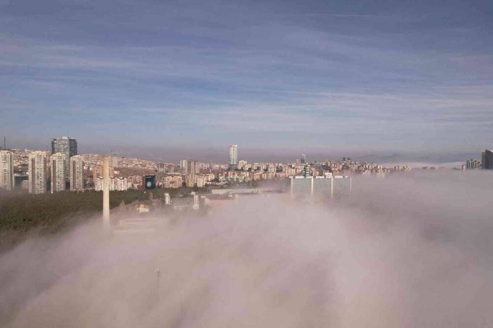 Ankara'da karpostallık manzaralar oluşturan sis  görüntülendi