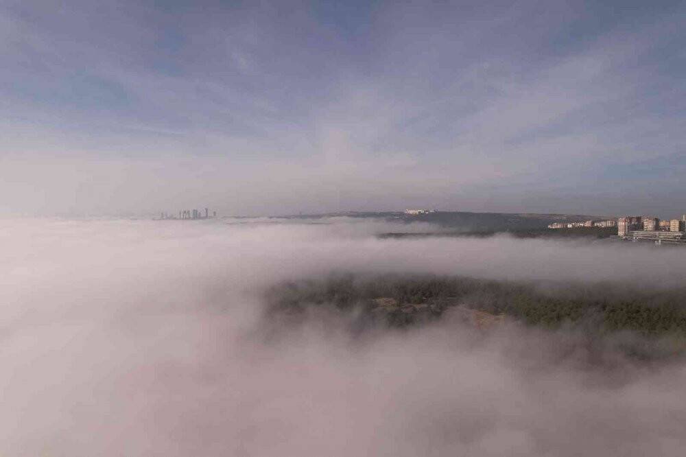Ankara'da karpostallık manzaralar oluşturan sis  görüntülendi