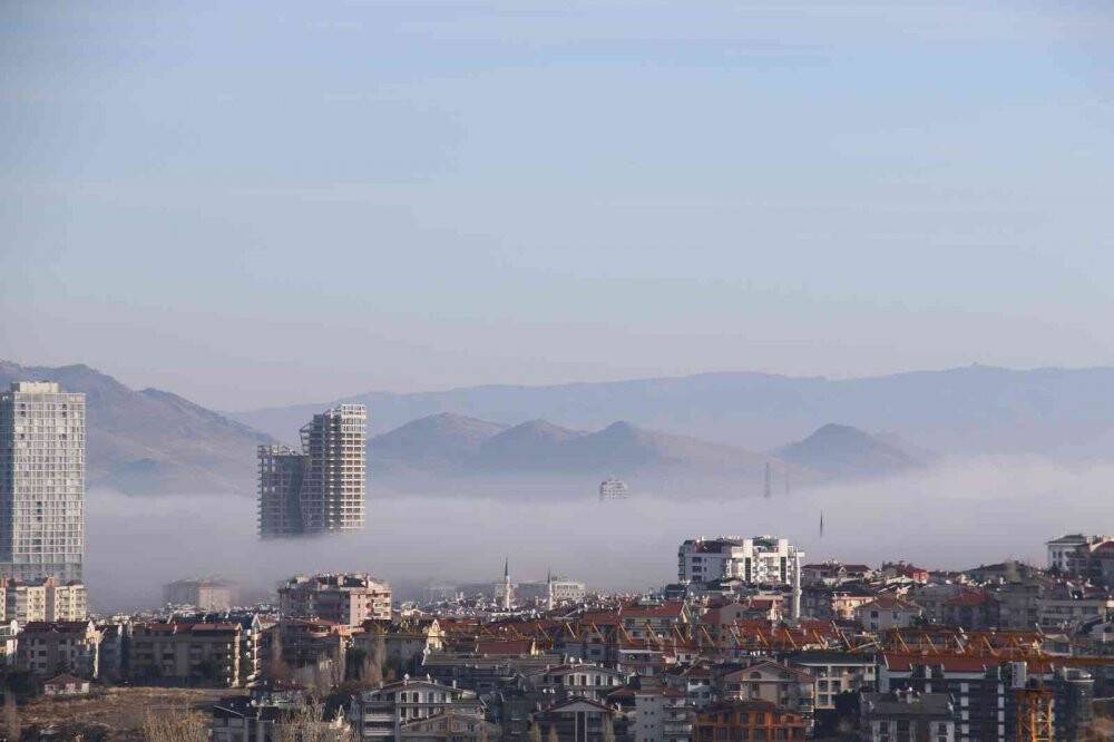 Ankara'da karpostallık manzaralar oluşturan sis  görüntülendi