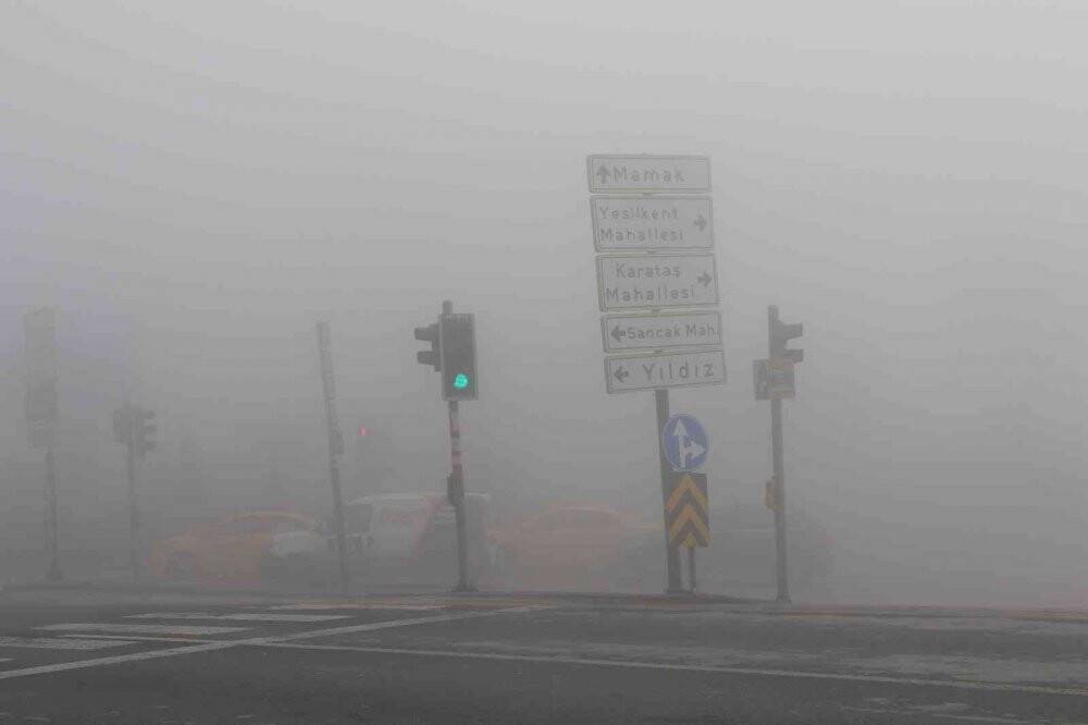 Ankara'da karpostallık manzaralar oluşturan sis  görüntülendi
