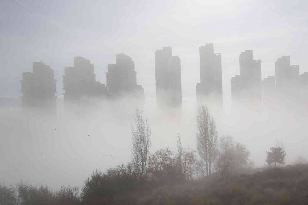 Ankara'da karpostallık manzaralar oluşturan sis  görüntülendi