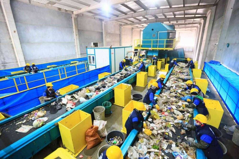 Bu tesiste günde 180 ton evsel atık ayrıştırılıyor