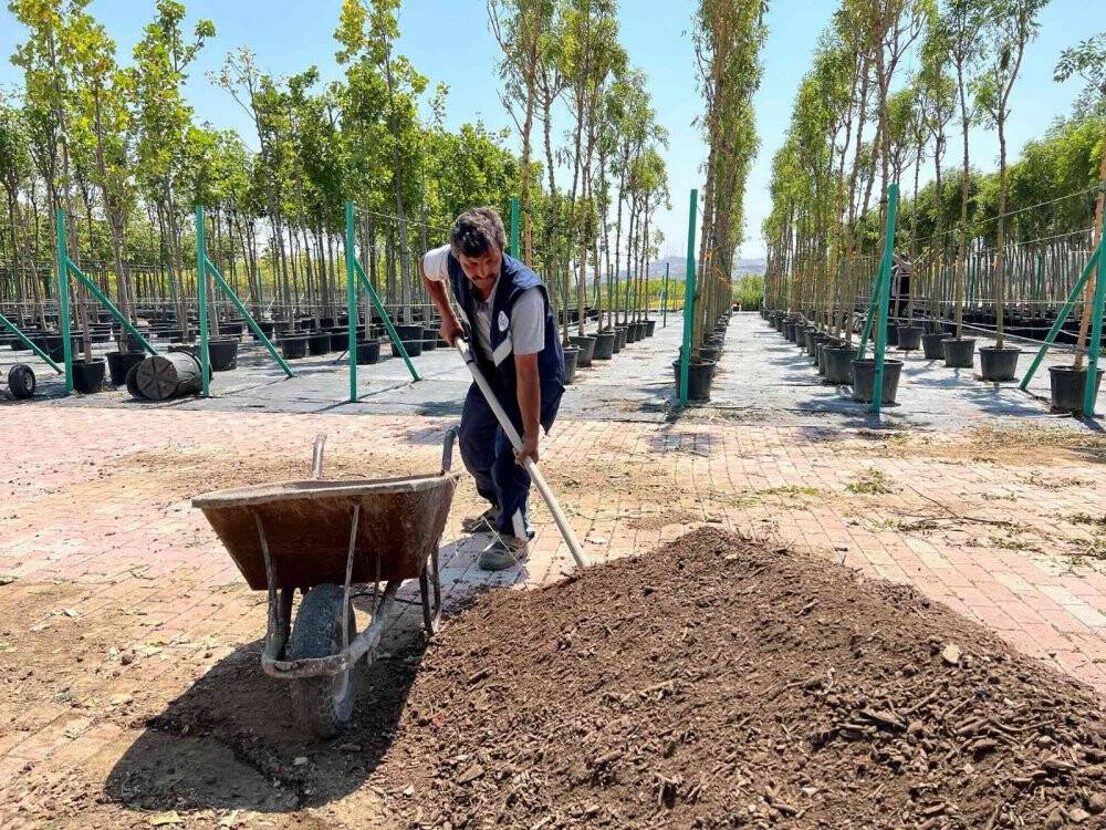 Atıklar organik gübreye dönüşüyor