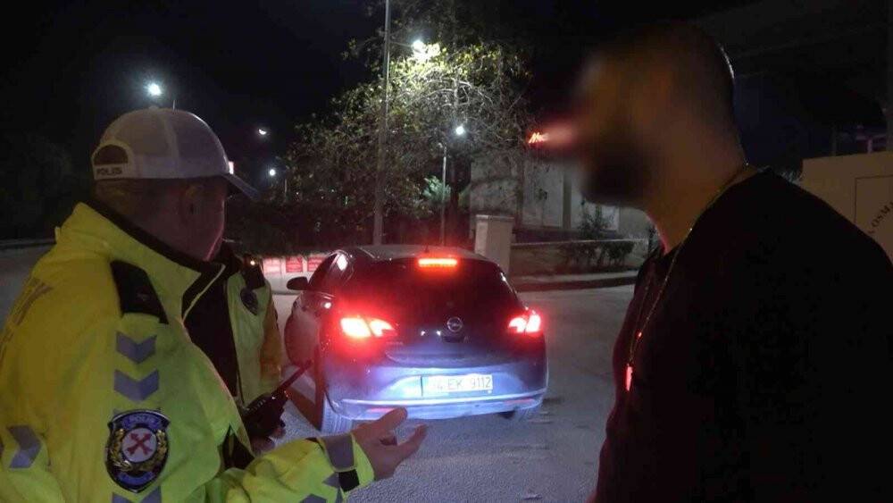 "Beni ters kelepçe yapın" dedi